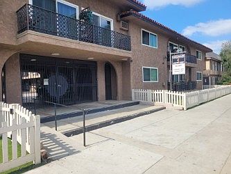 3rd image of 15522 Vanowen St #227