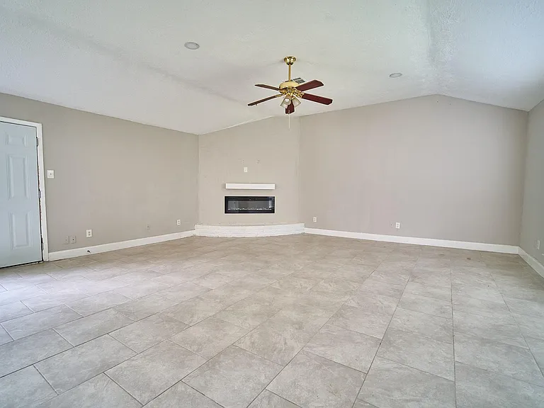 923 Kenforest Dr — Photo 11