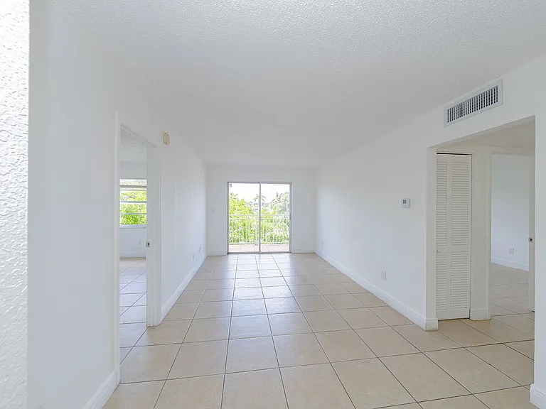 Montego Bay Apartments- 1095 W 77 St Hialeah, FL 33014 — Photo 8