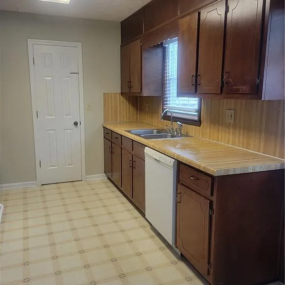 488 Slew Ave — Photo 10