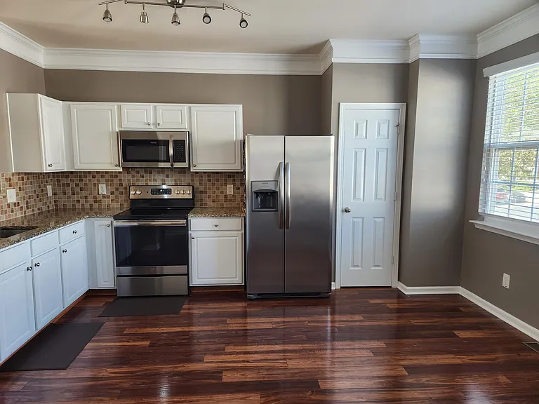 2484 Ivey Crest Cir — Photo 9