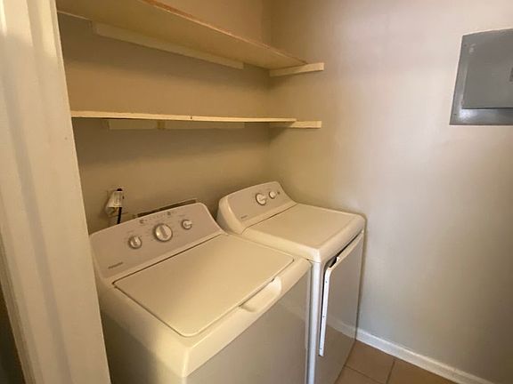 4th image of 1220 Louisville St Unit 7