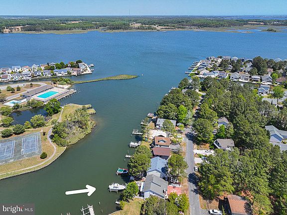 3rd image of 46 Teal Cir