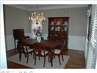 3rd image of 3607 Primrose Ave