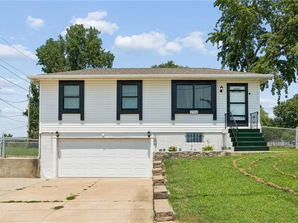 17914 E Whitney Rd, Independence, MO 64058