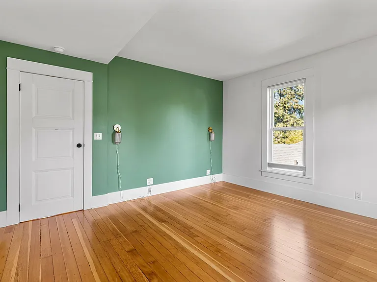 2047 N Sumner St — Photo 16