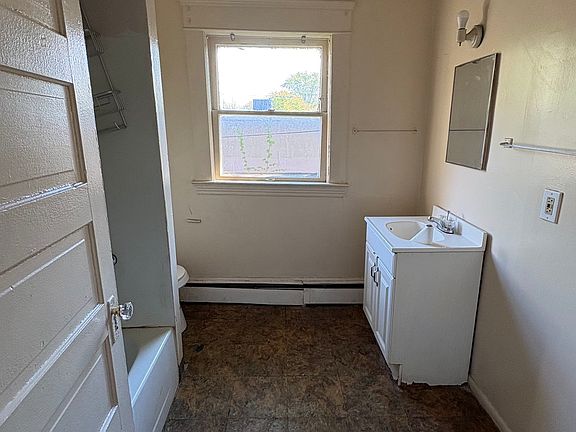 3rd image of 554 Eddy Rd #2