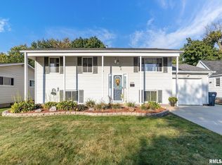 1034 N 13th St, Clinton, IA 52732