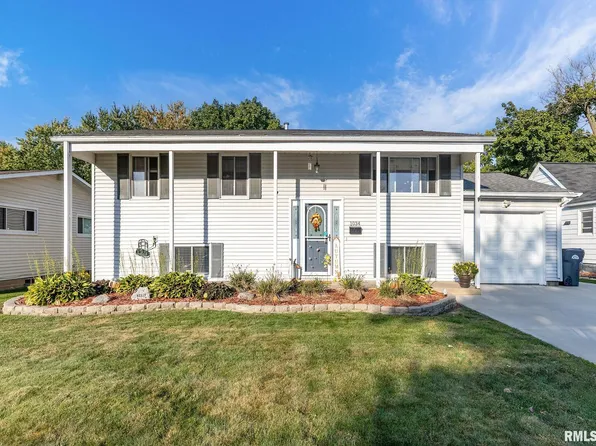 1034 N 13th St, Clinton, IA 52732