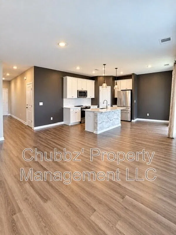 4 bed, 2.5 bath, 1953 sqft, $2,650 — Photo 3