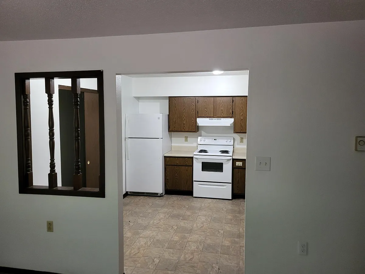 Building Photo - 1102 W McPherson St #16