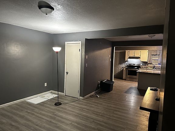 3rd image of 418 Harbour Pl