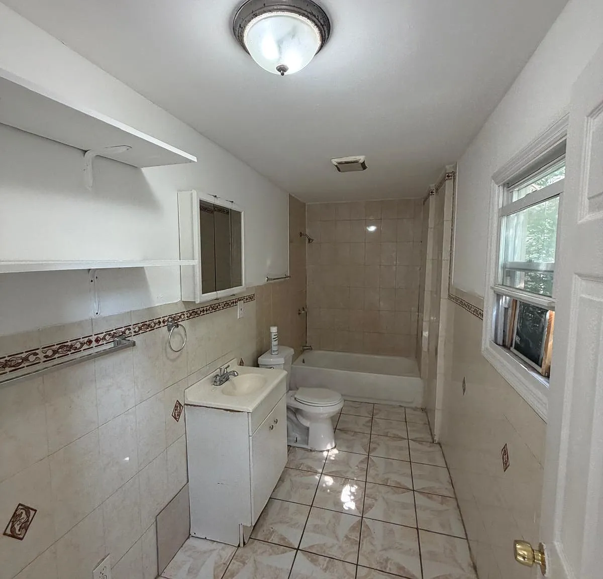 4 bed, $2,350 — Photo 2