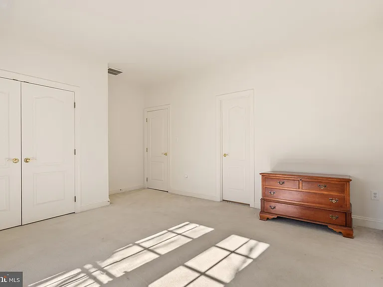 7440 Old Maple Sq — Photo 30