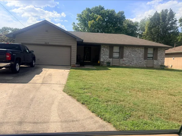 225 N Meteor Avenue, Springfield, MO 65802