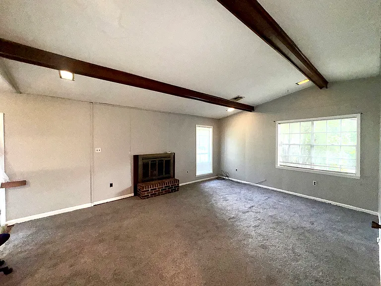 2703 Rainbow Dr — Photo 4