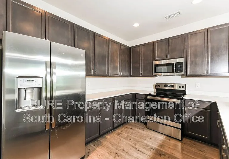 7833 Montview Rd — Photo 3
