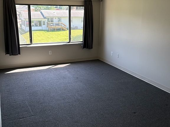 2nd image of 695 Cole St APT 206