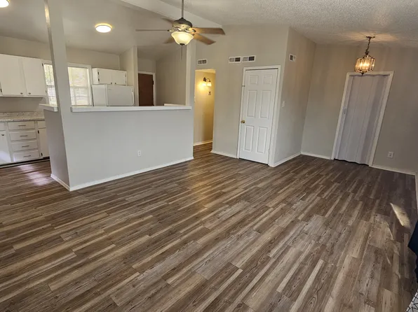 1006 S Plains Park Dr, Roswell, NM 88203