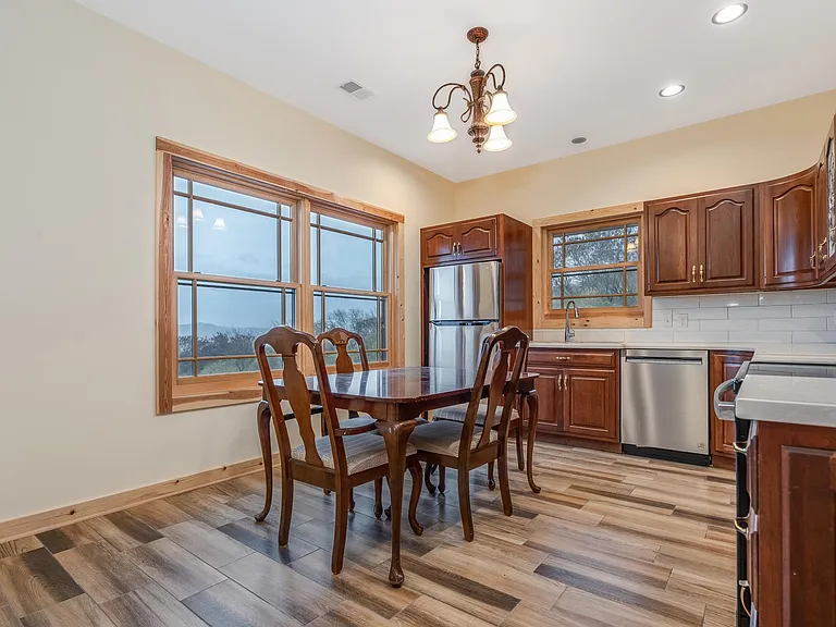 13 Johnston Dr — Photo 4