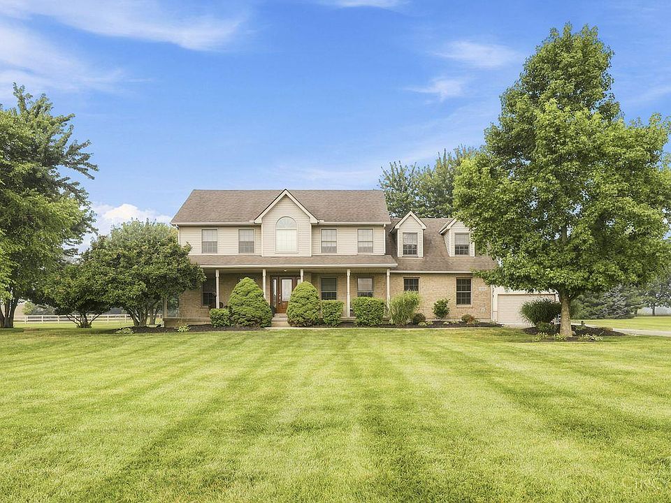 1st image of 2521 Twin Oaks Dr