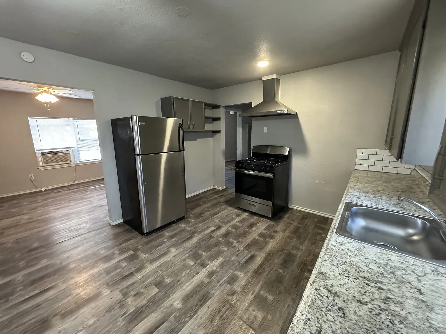 3 bed, 2.0 bath, 1090 sqft, $995 — Photo 4