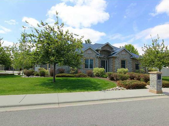 3rd image of 1655 Westridge Cir