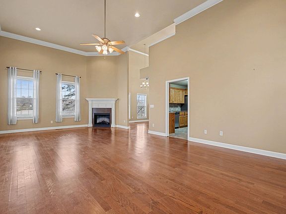 5th image of 239 Springbrook Dr