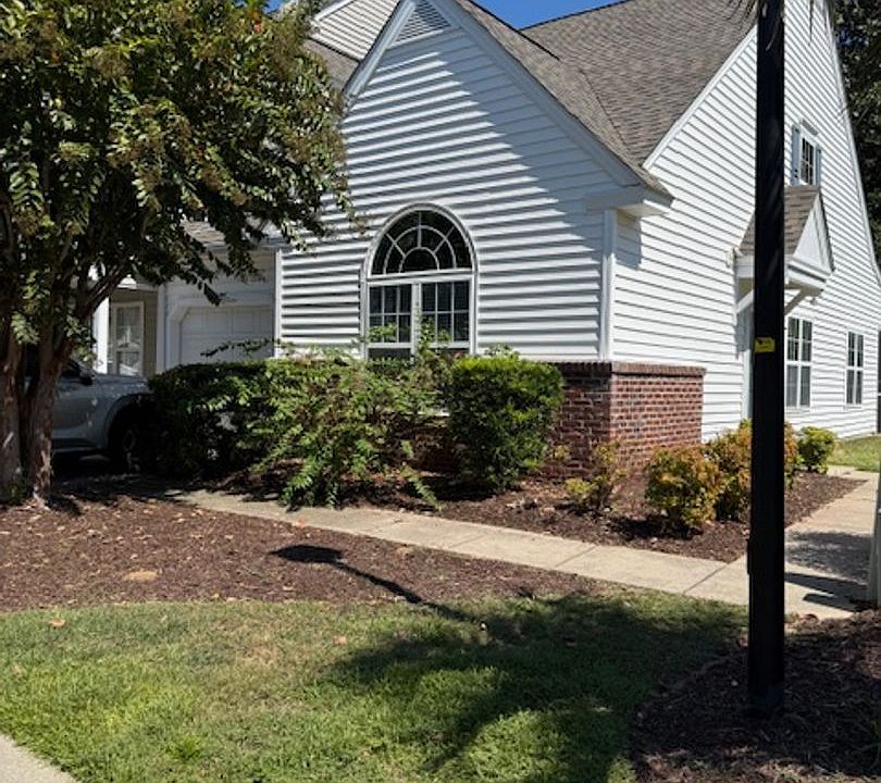 1st image of 195 Pembroke Ln