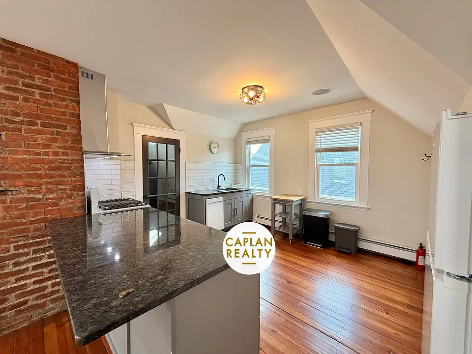 53 E Pearl St #3