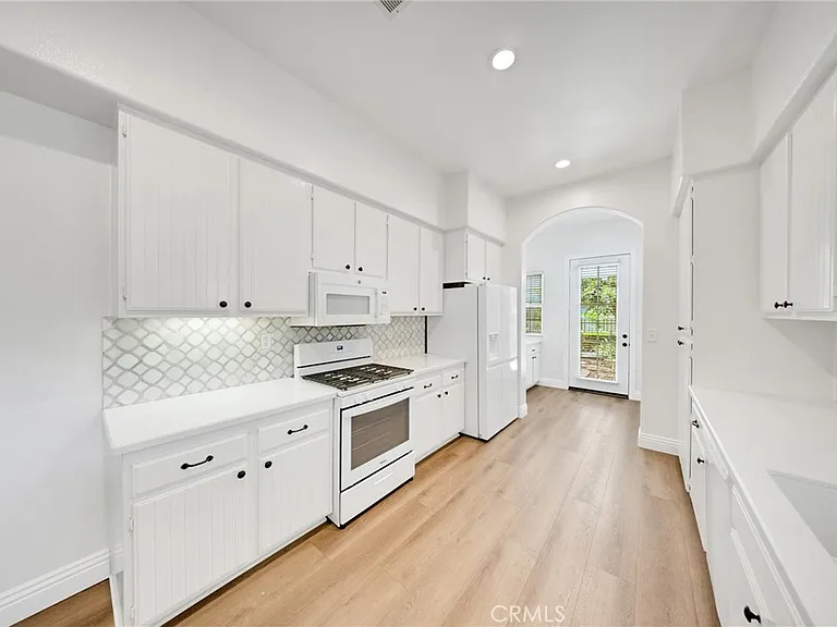2 Gardengate Ln — Photo 22