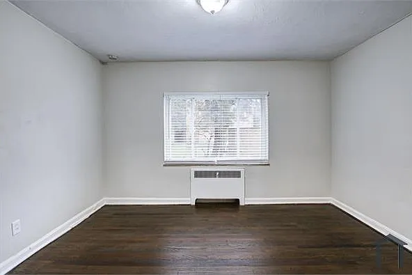 3 bed, 1000 sqft, $1,992 — Photo 3