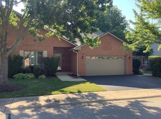 69 Royal Ln, Bloomingdale, IL 60108