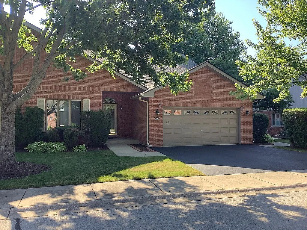 69 Royal Ln photo 1