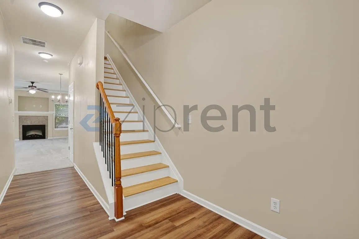 2 bed, 2.5 bath, 1472 sqft, $1,995 — Photo 3