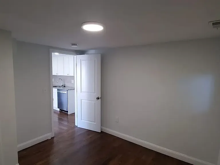 8 Bloomingdale Ct #2 — Photo 11