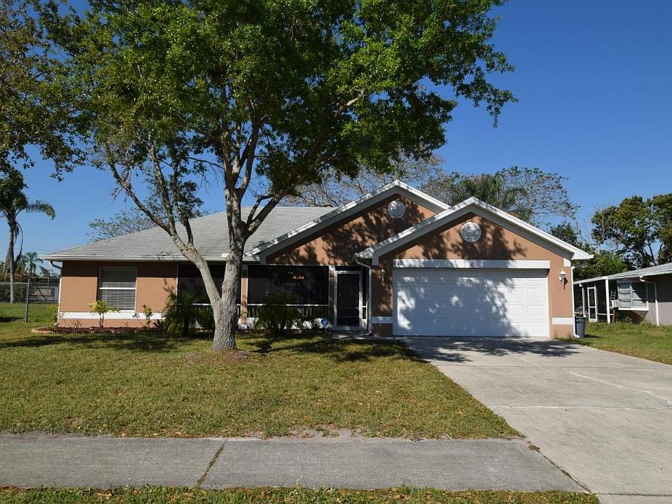 1st image of 532 NE Solida Cir