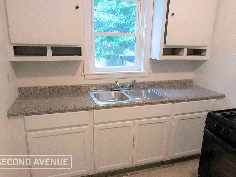 2551 Arlington Ave — Photo 4