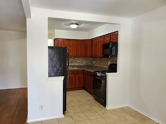 2nd image of 1366 E 100th St #2