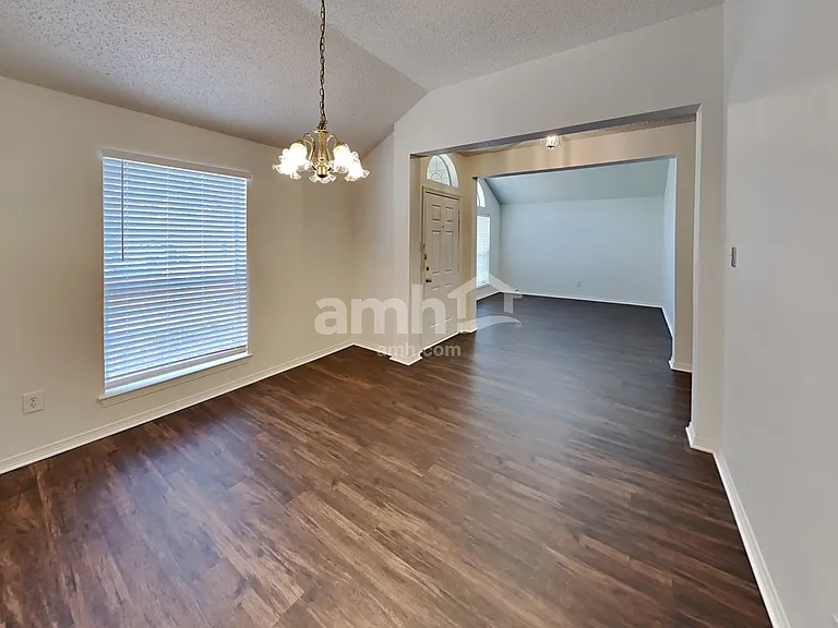 6024 Silkcrest Trl — Photo 8
