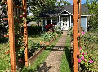 242 N I St, Cottage Grove, OR 97424