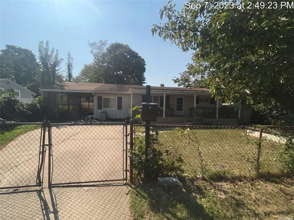 26 Gregory Lane, Central Islip, NY 11722