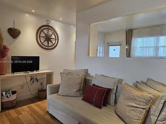5th image of 751 Collins Ave #2