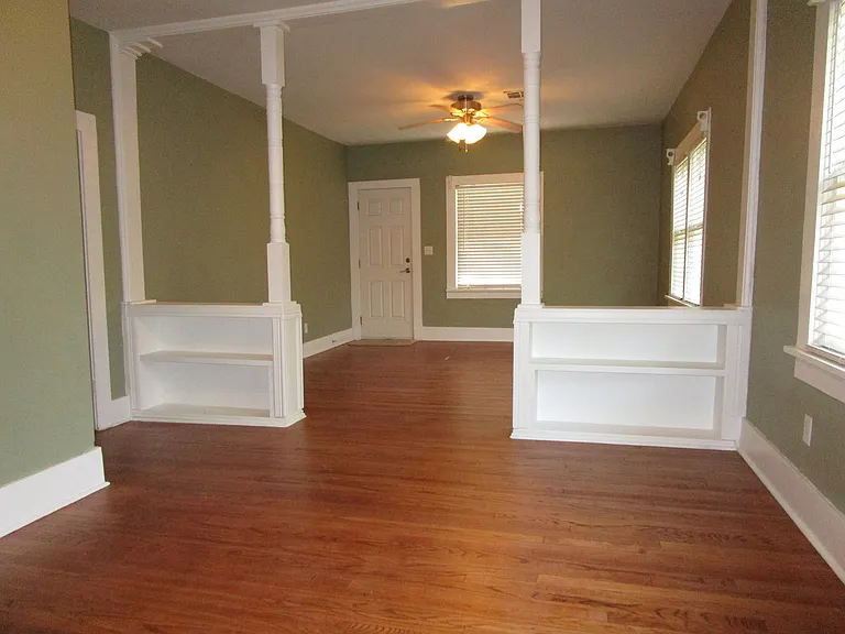 611 S Flood Ave — Photo 3