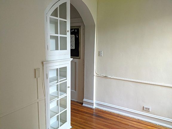 5th image of 904 Hinman Ave APT 3E