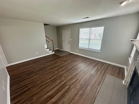 3rd image of 3049 Mapleleaf Park