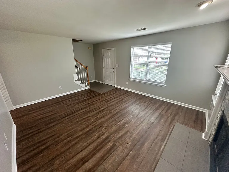 3049 Mapleleaf Park — Photo 3