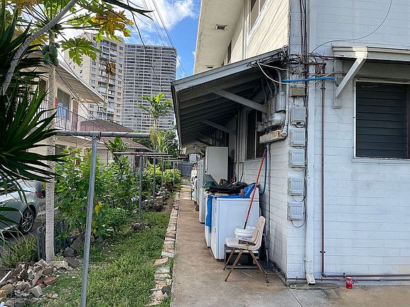 3rd image of 631 Hausten St