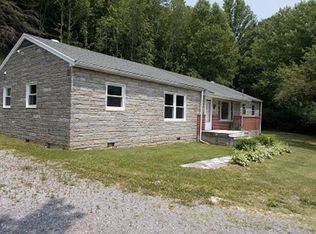 1064 Ridge Ave NW, Norton, VA 24273