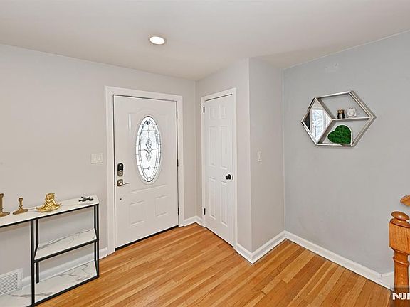 2nd image of 262 Spring Valley Ave